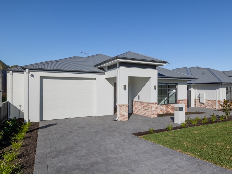 Side by Side - Two Spacious 2-Bedroom homes for sharing. Disability Accommodation — Home image 3