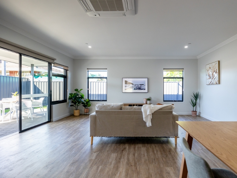 Side by Side - Two Spacious 2-Bedroom homes for sharing. Disability Accommodation — Home image 4