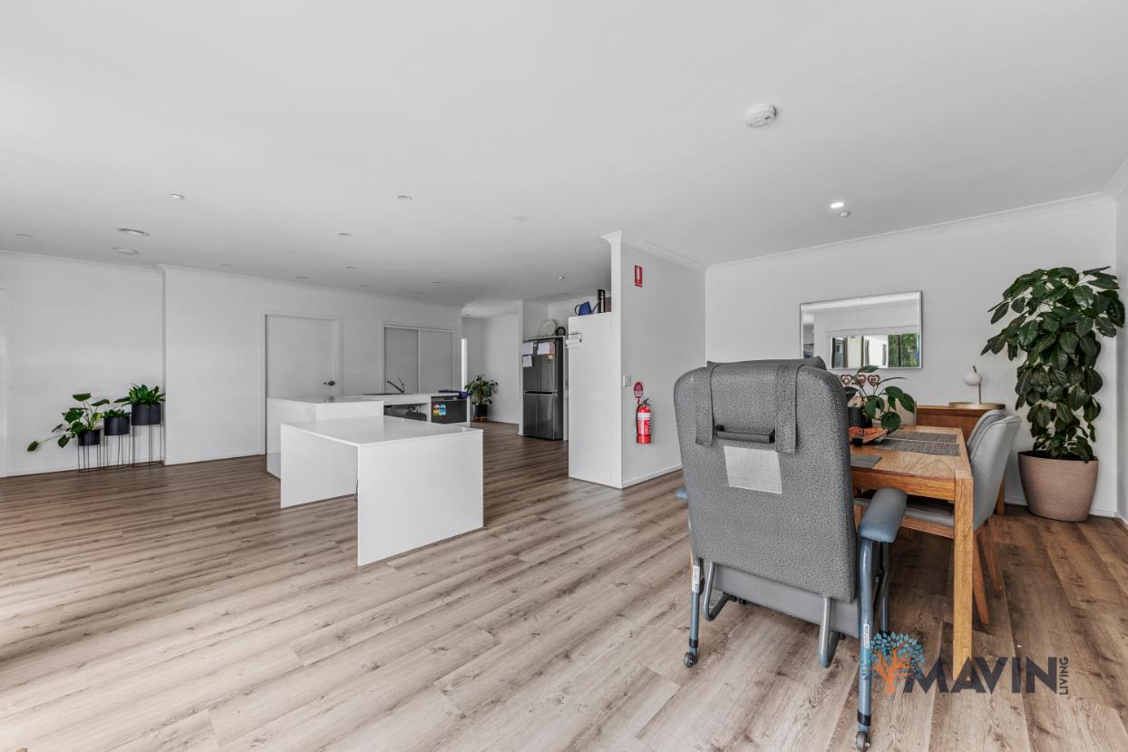 Officer Spacious Light — Home image 7