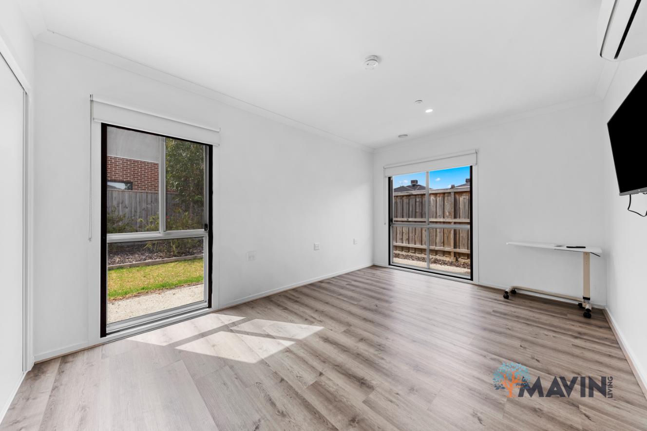 Officer Spacious Light — Home image 9