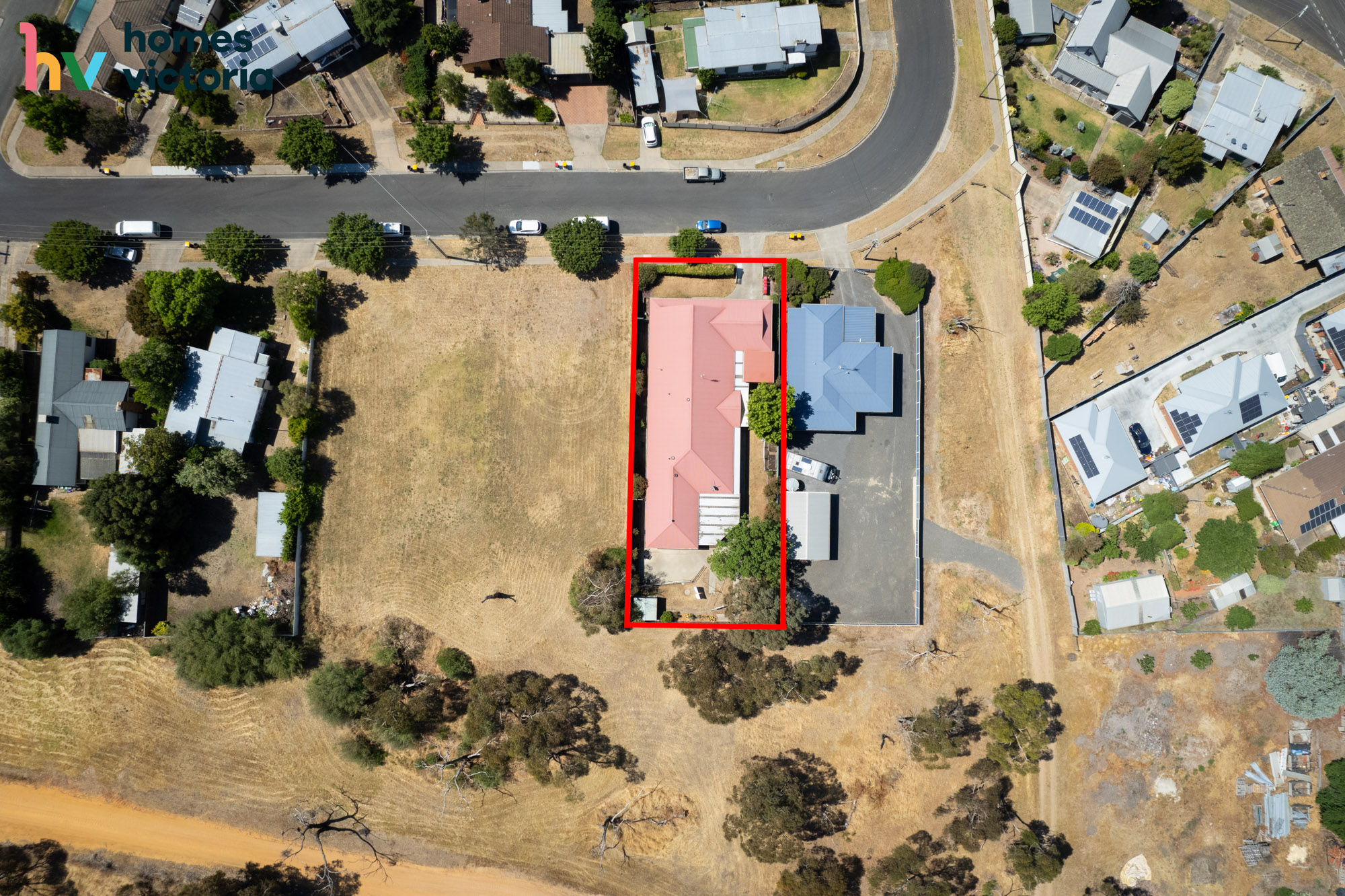 Spacious living amongst trees and gardens — Home image 2