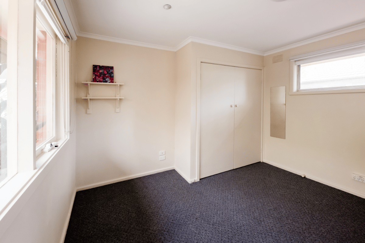 Friendly home close to local shopping and parks in bustling Glen Waverley. — Home image 5