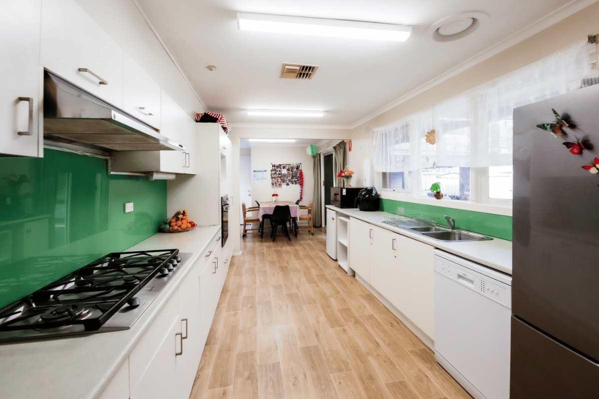 Friendly home close to local shopping and parks in bustling Glen Waverley. — Home image 7