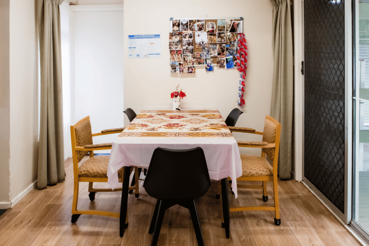 Friendly home close to local shopping and parks in bustling Glen Waverley. — Home image 8