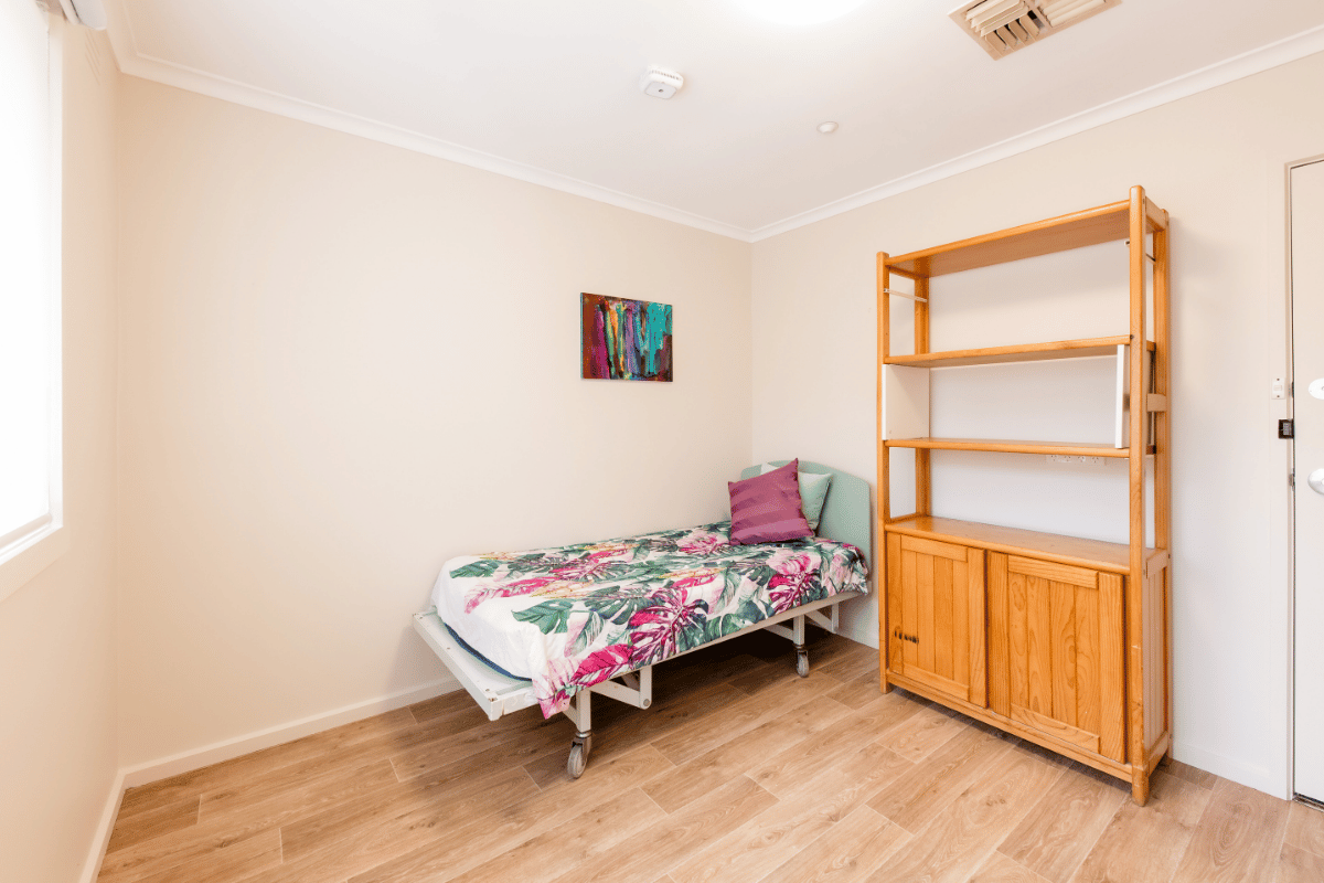 Friendly home close to local shopping and parks in bustling Glen Waverley. — Home image 9