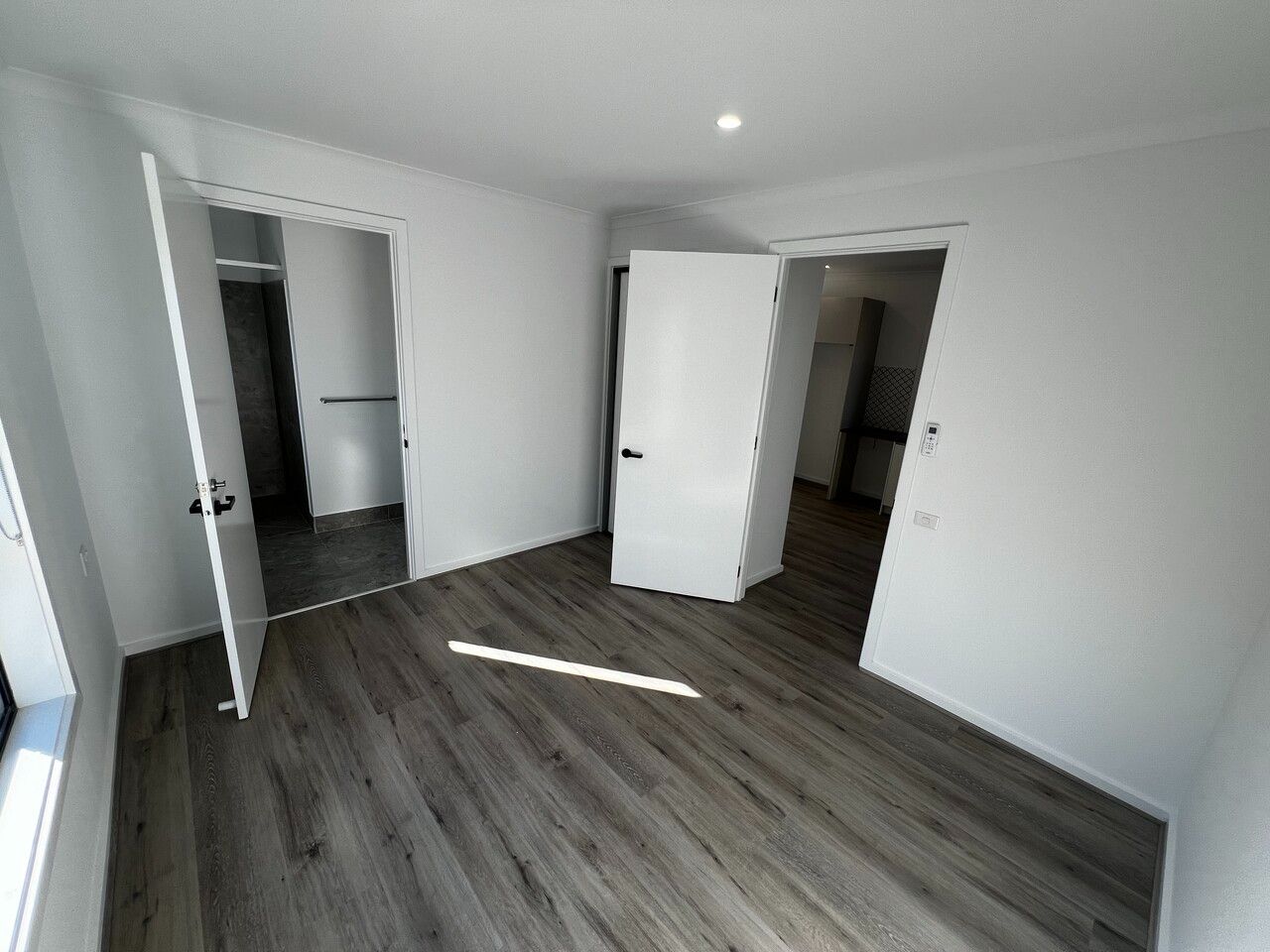 AVAILABLE NOW! 2 Participant Robust Home in Deanside — Home image 5