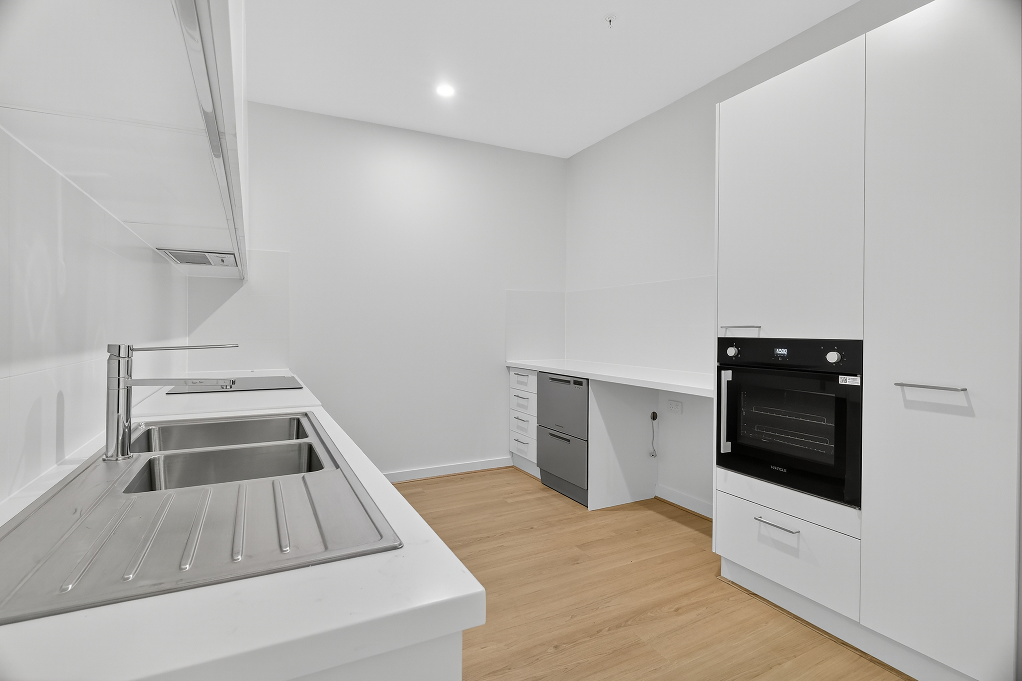 Flawless 5-Star HPS Villas in Adelaide’s Heart! — Home image 3
