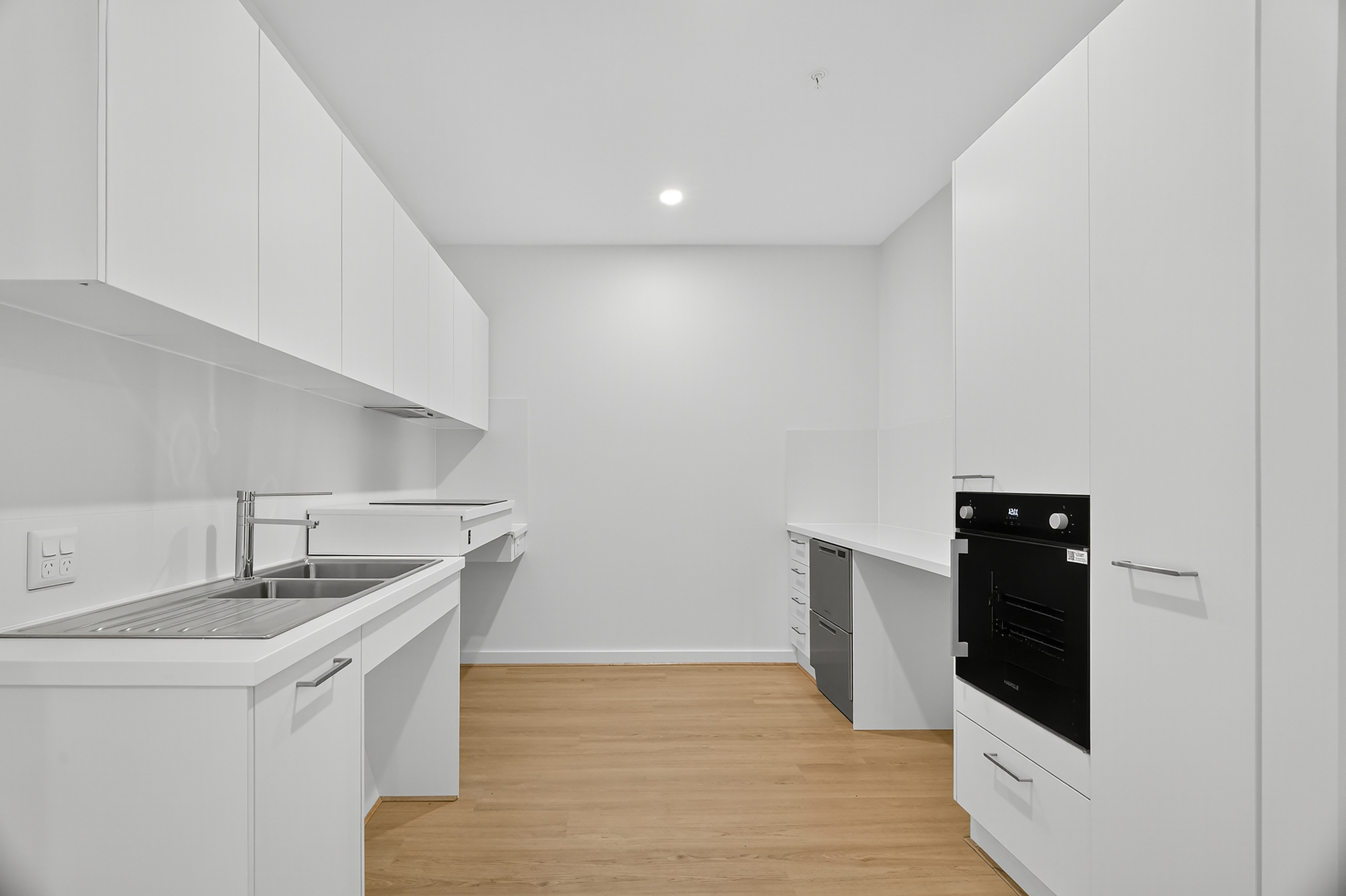 Flawless 5-Star HPS Villas in Adelaide’s Heart! — Home image 5