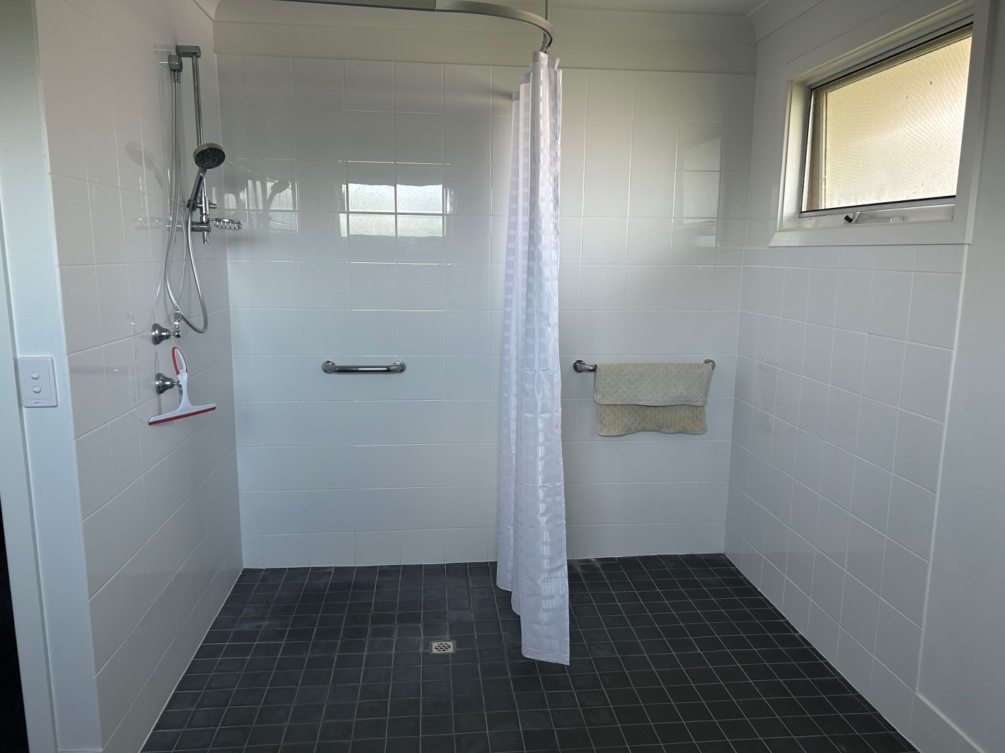 KINGSTON SOUTH EAST AVAILABLE NOW! 3 Bedroom Basic Share Home — Home image 2
