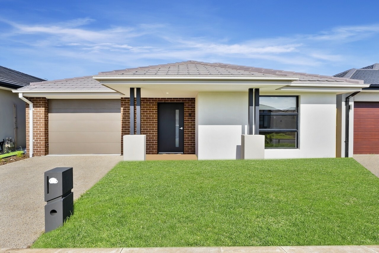 Dandenong HPS IL FA Category SDA - 3 Ensuites + OOA — Floorplan 1