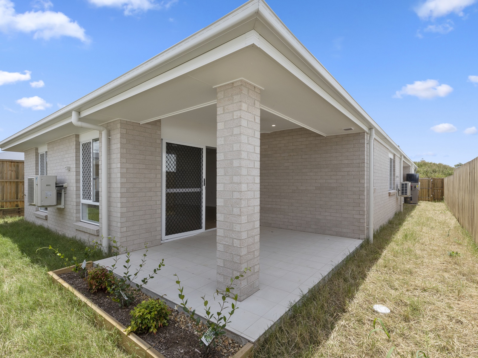 High Physical Support house in Collingwood Park — Home image 7