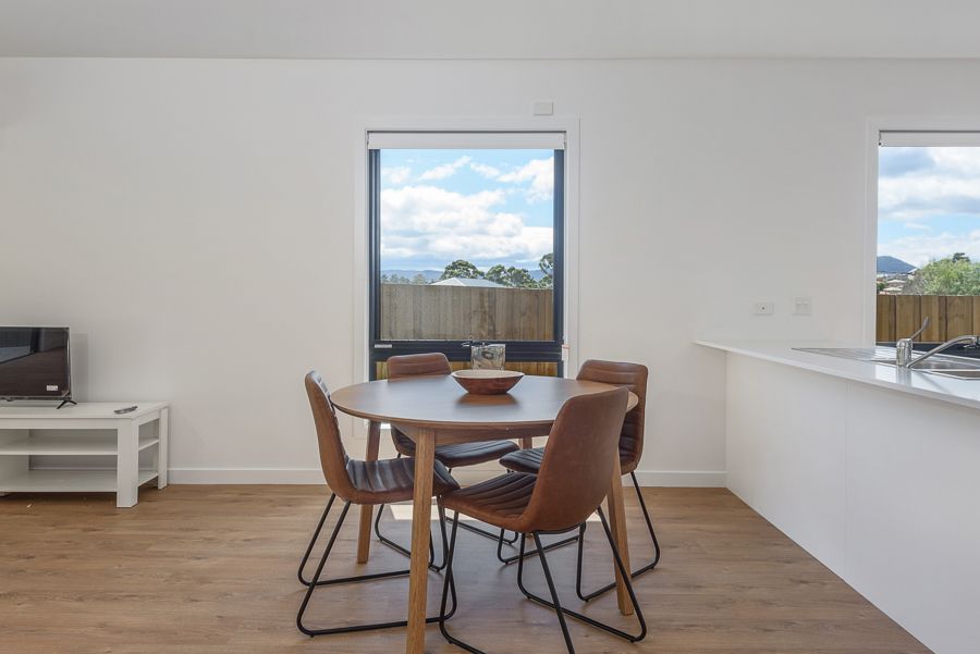 Accessible living at its best – custom features, fully accessible, high-quality home in Claremont — Home image 2
