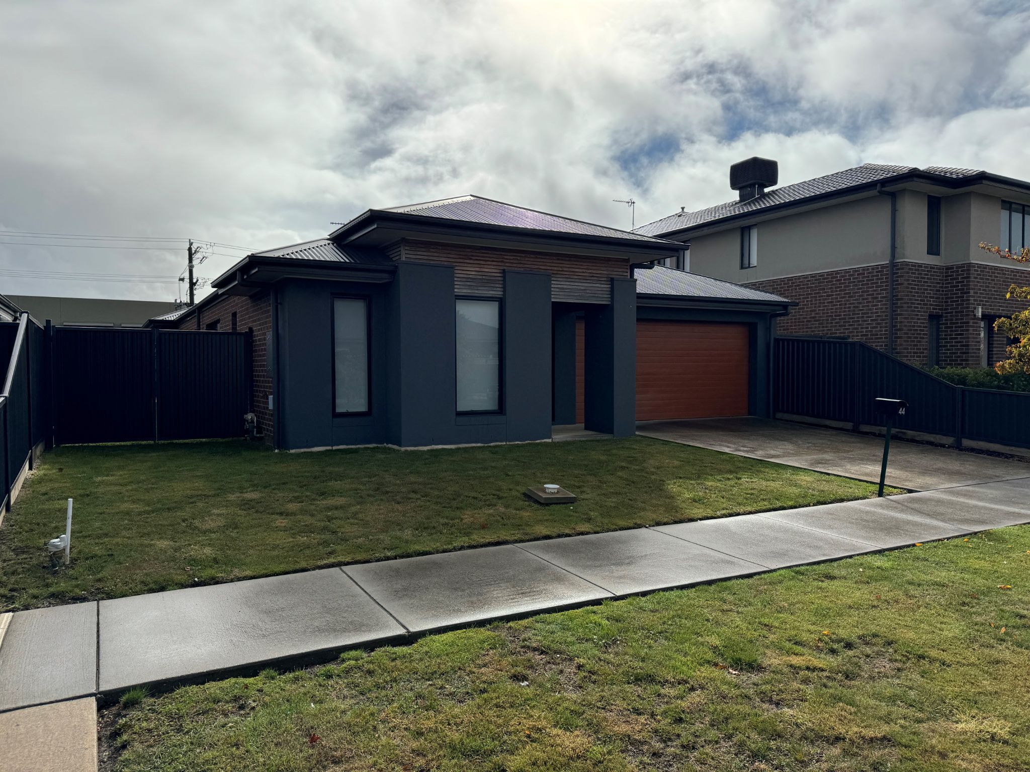 Walking distance to major shopping centre — Home image 2