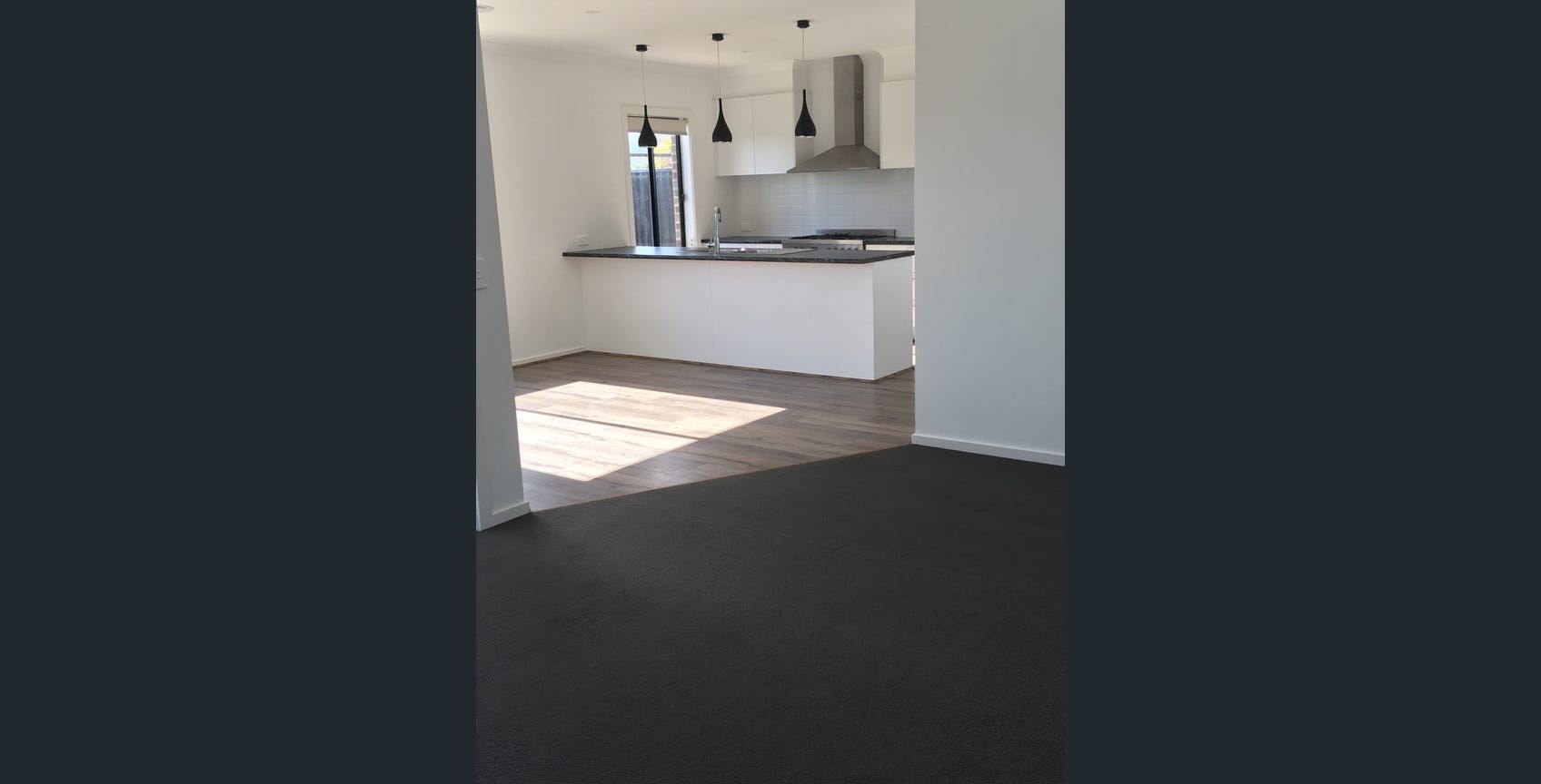 Walking distance to major shopping centre — Home image 4