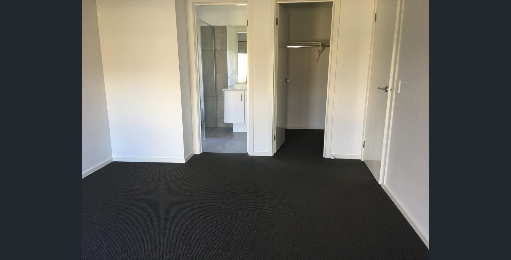 Walking distance to major shopping centre — Home image 6