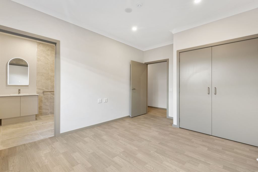 2 Bed Improved Liveability House in Mentone — Home image 9