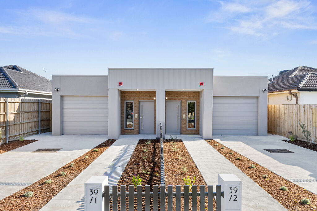 2 Bed Improved Liveability House in Mentone — Home image 2