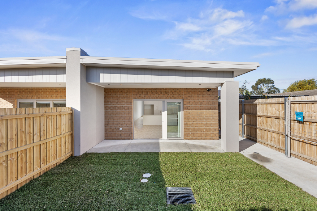 2 Bed Improved Liveability House in Mentone — Home image 7