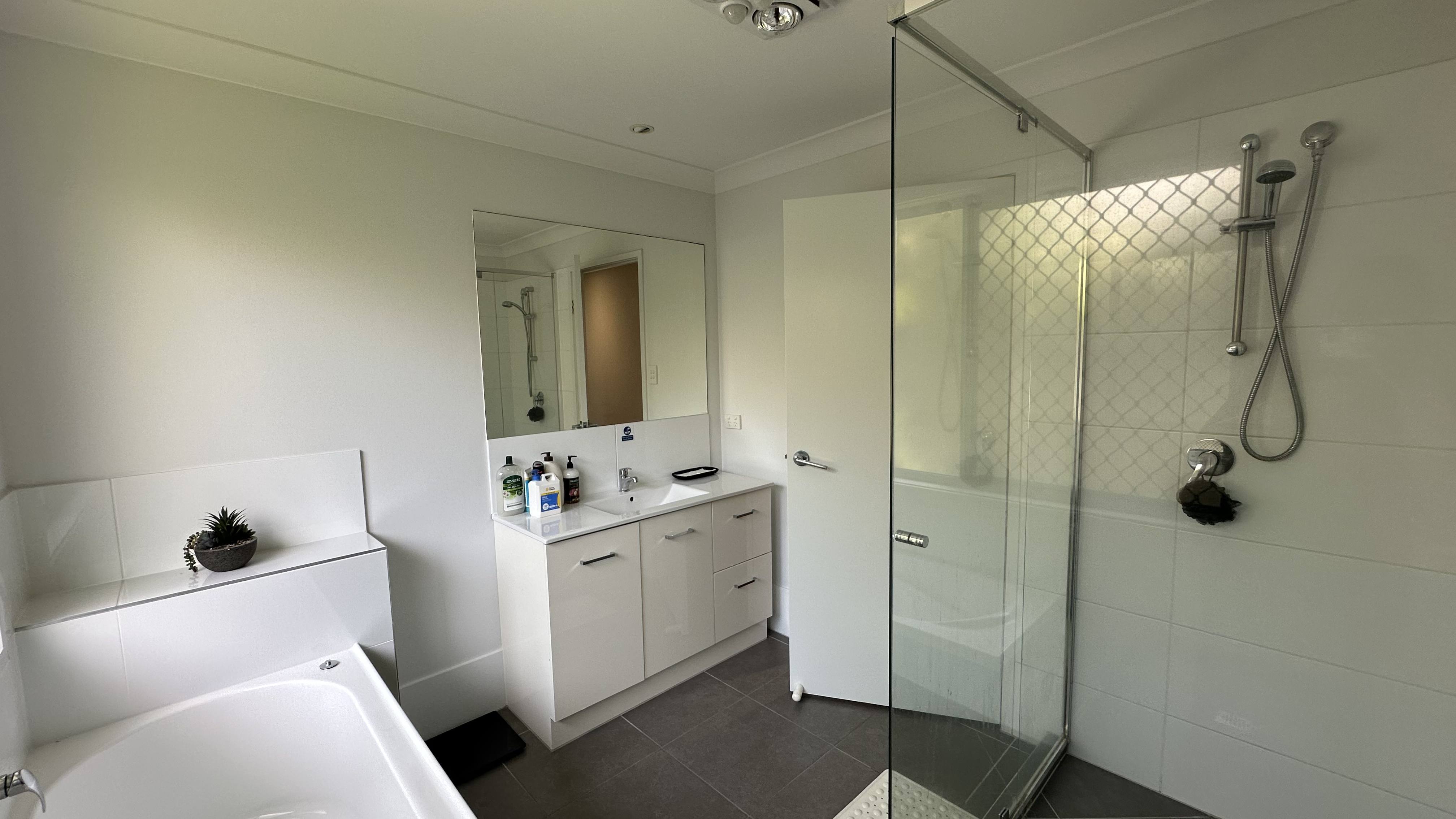 Comfortable Modern SIL Home in Lawnton — Home image 2