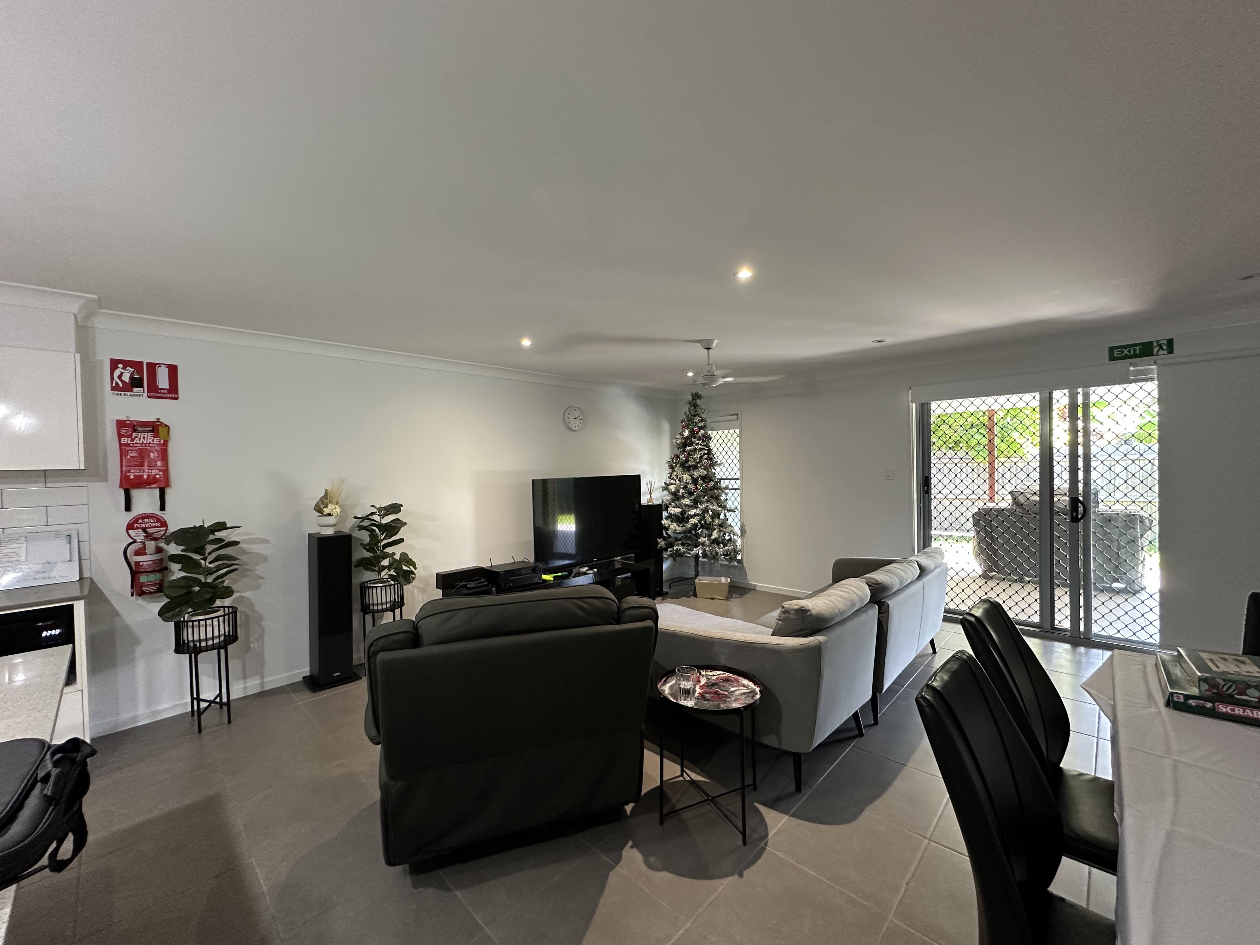 Comfortable Modern SIL Home in Lawnton — Home image 3