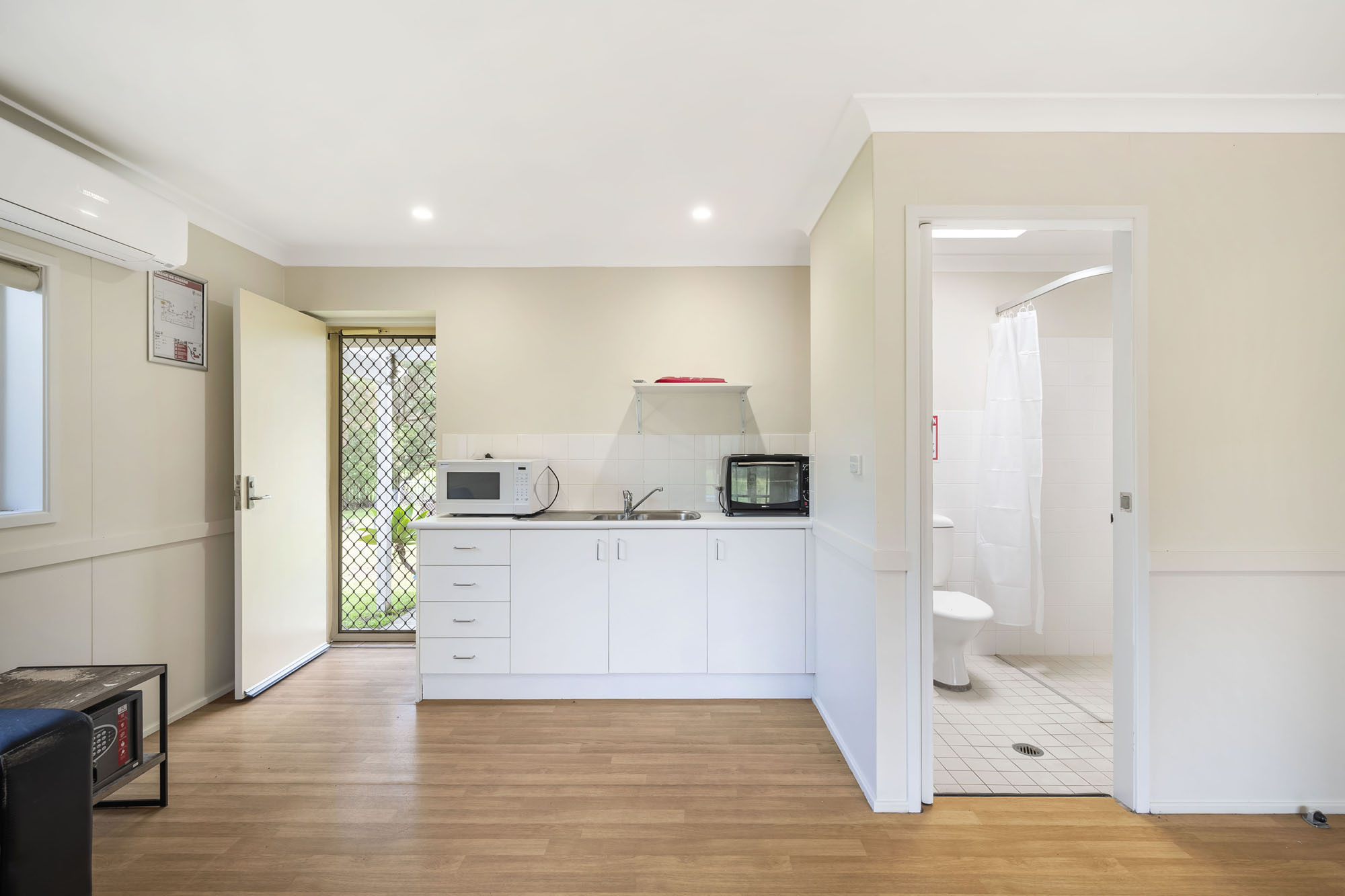 Self contained studio unit in Williamtown on acreage — Home image 5