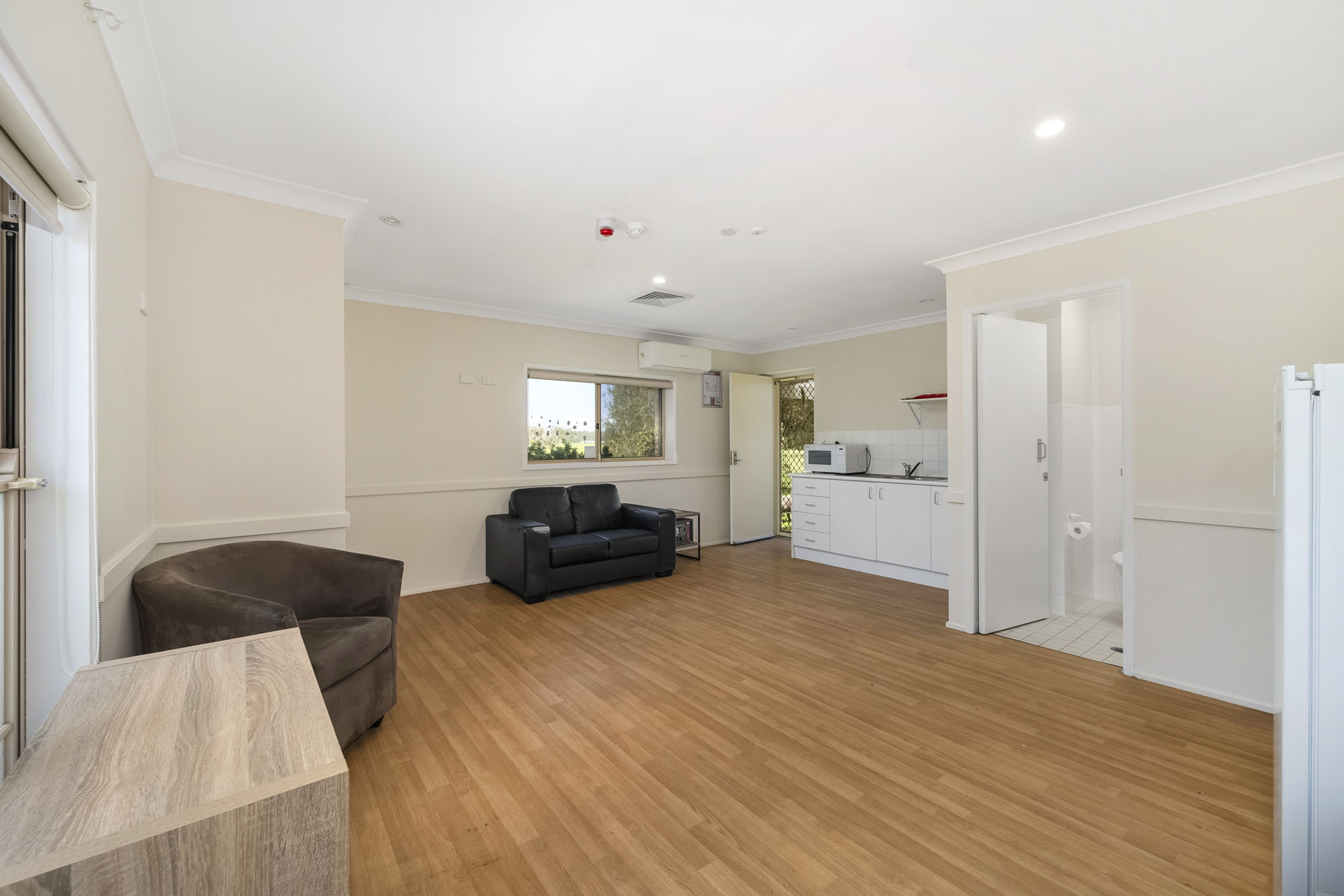 Self contained studio unit in Williamtown on acreage — Home image 6