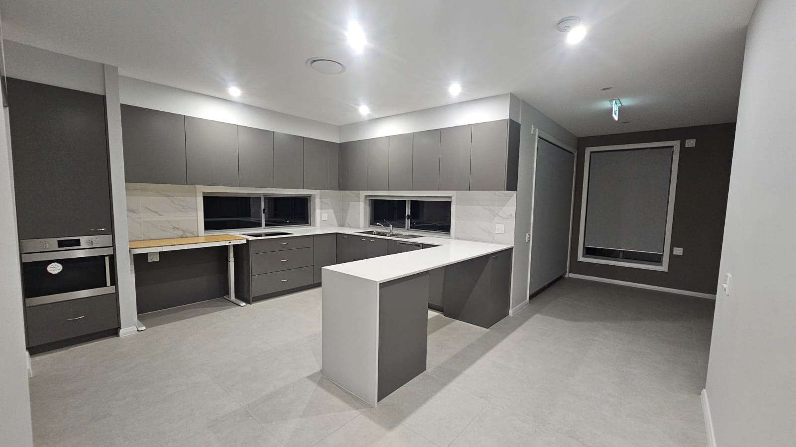 Available Now: 3 Res + OOA Home in Oakville — Home image 3
