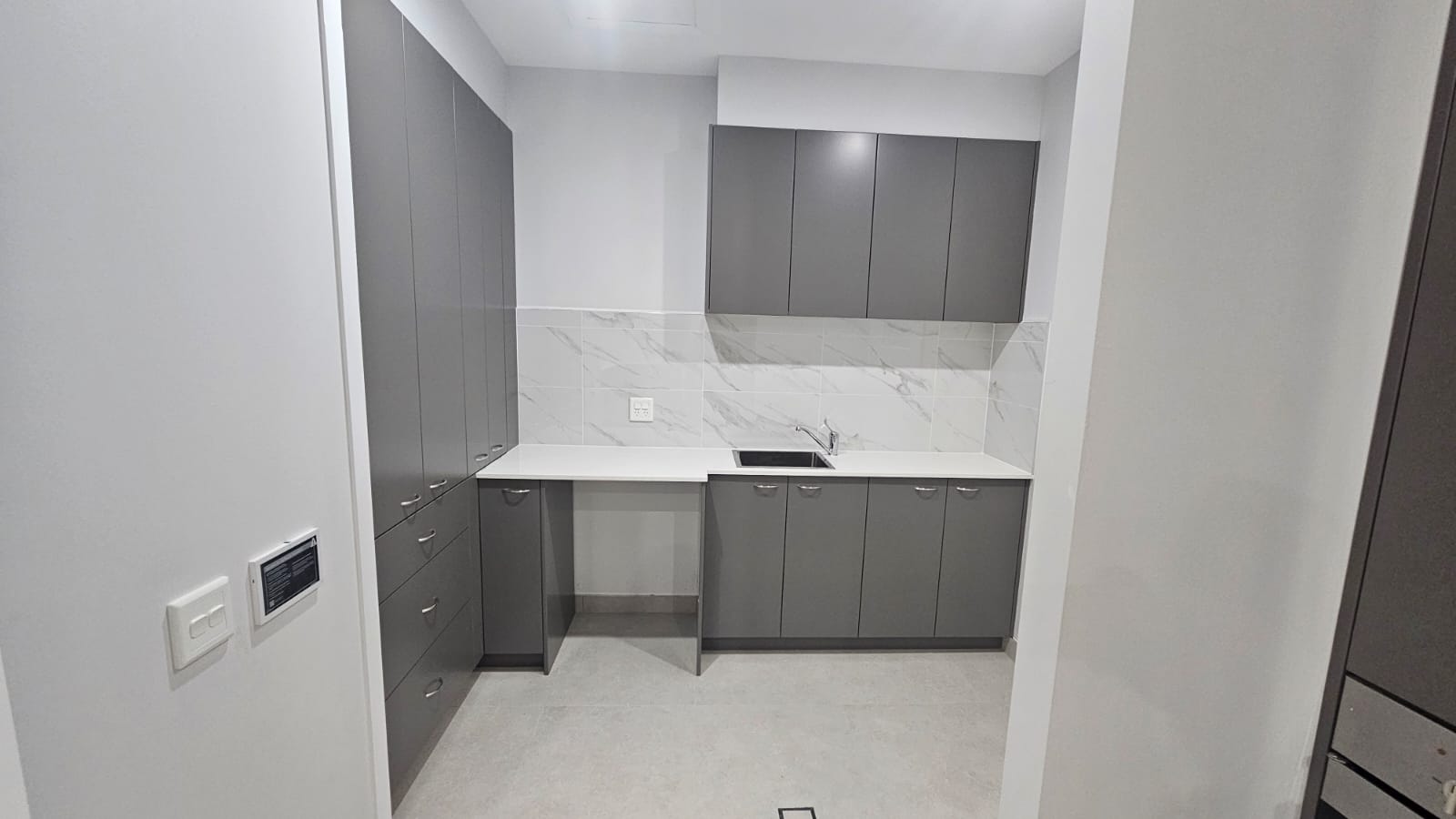 Available Now: 3 Res + OOA Home in Oakville — Home image 4
