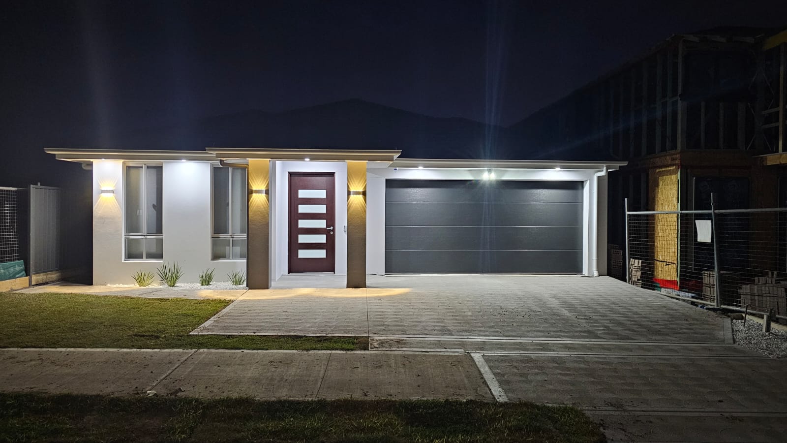 Available Now: 3 Res + OOA Home in Oakville — Home image 11