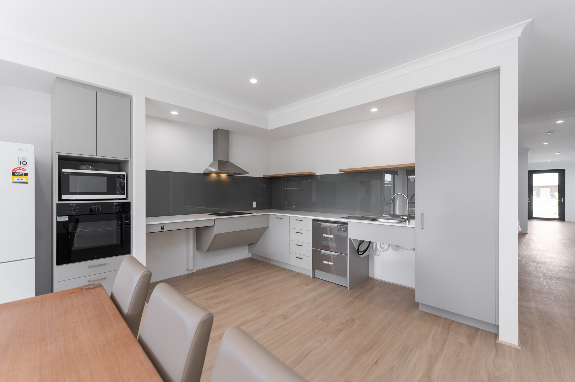 Modern SDA HPS 3 Residence House with OOA for Rent — Home image 9