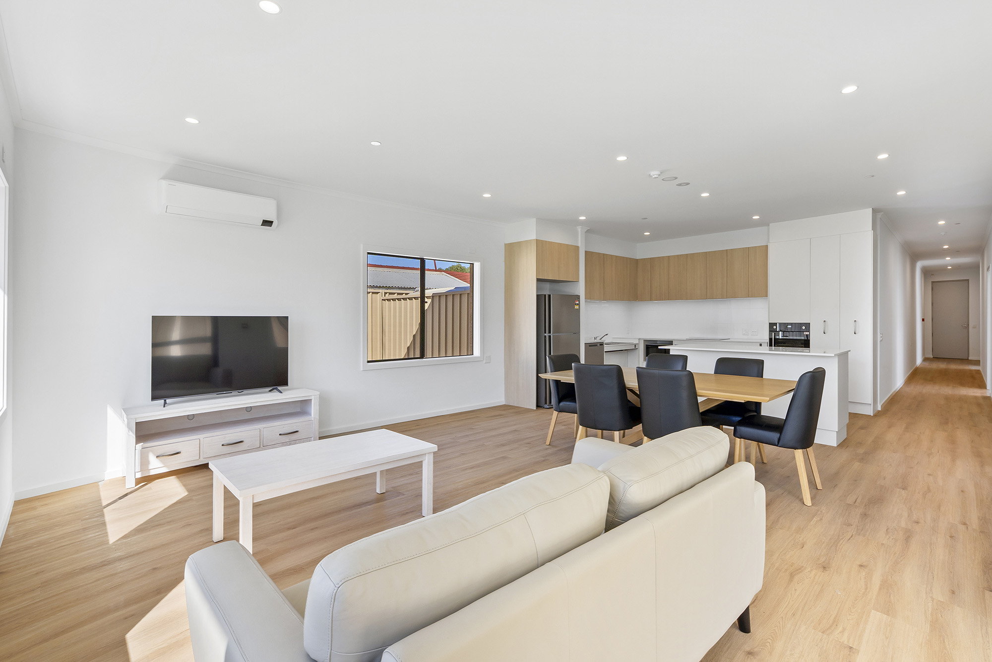 Ideal location for community access — Home image 2