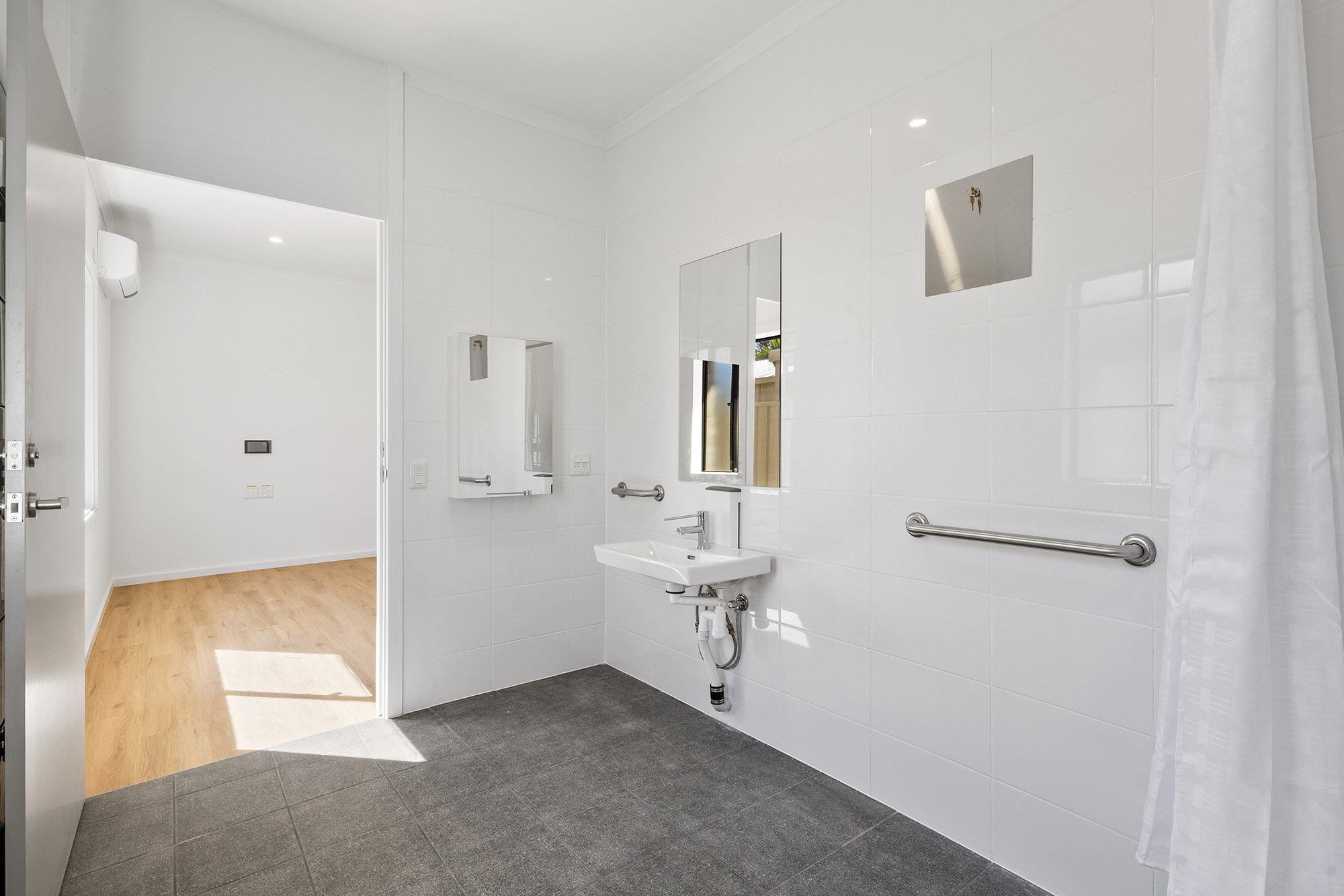 Ideal location for community access — Home image 7