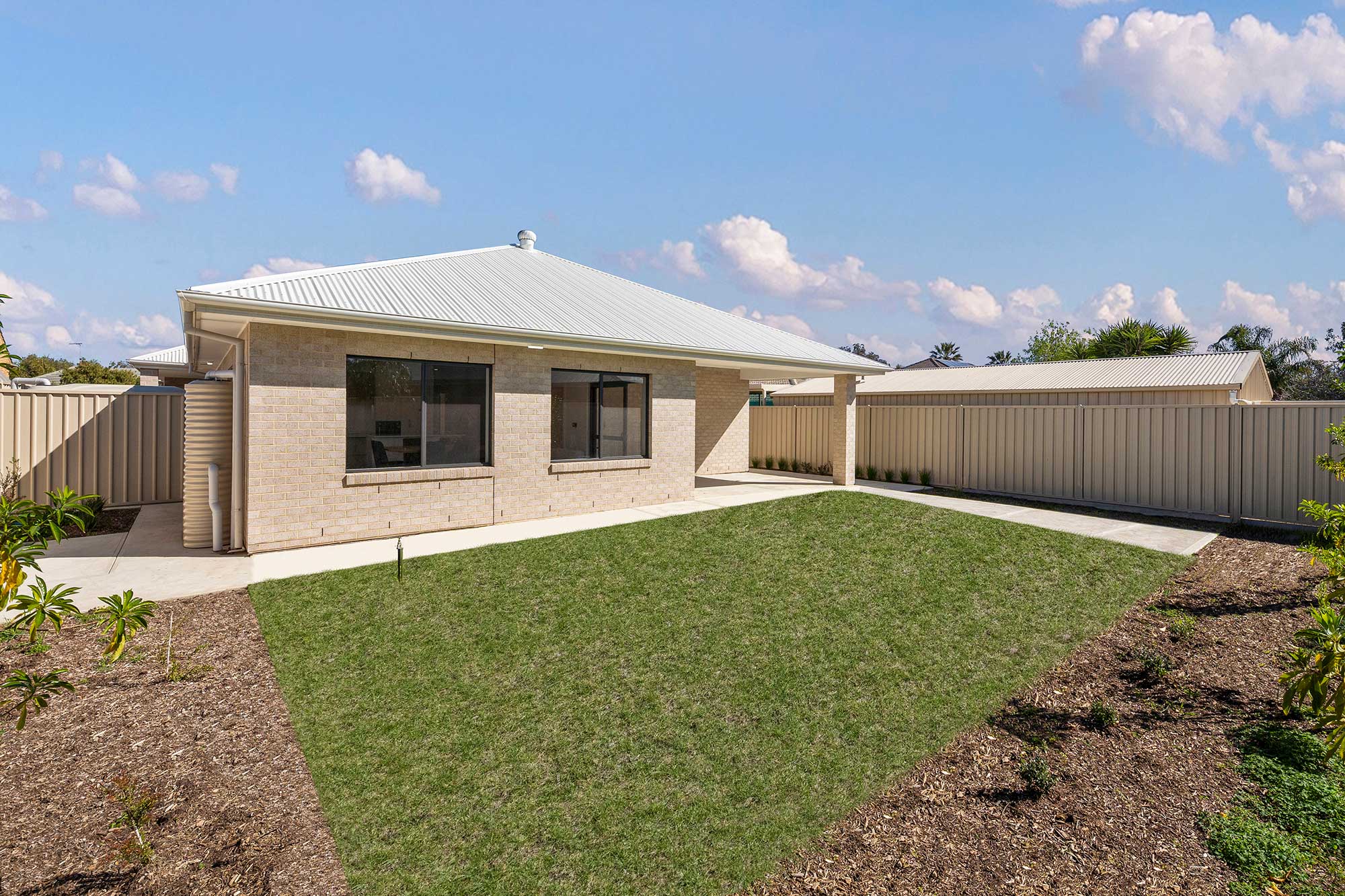 Ideal location for community access — Home image 12