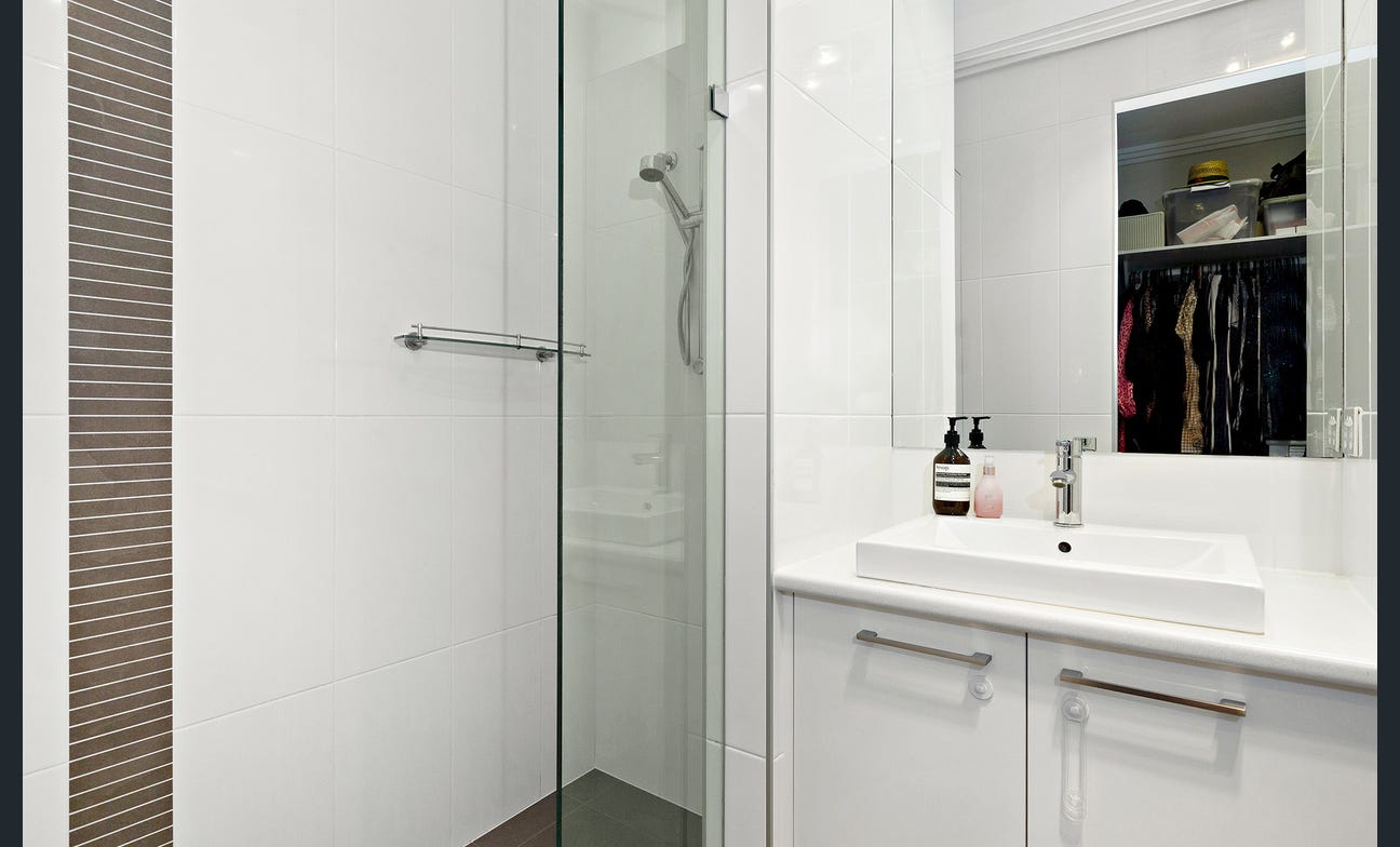 SIL House in Warradale - Near Marion Shopping Centre, SA Aquatic, Glenelg Beach — Home image 6
