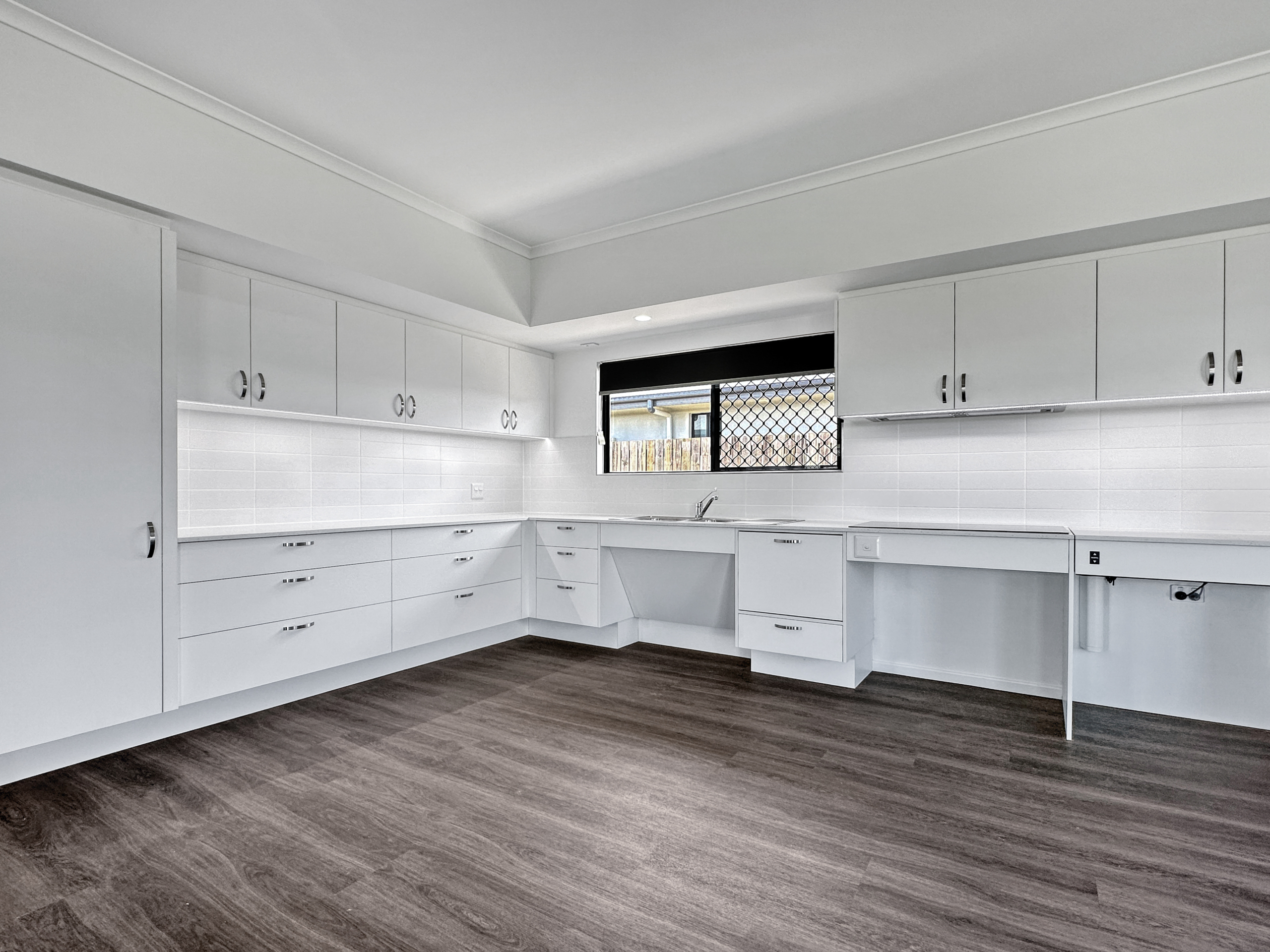 Mount Low, Townsville QLD - High Physical Support House — Home image 5
