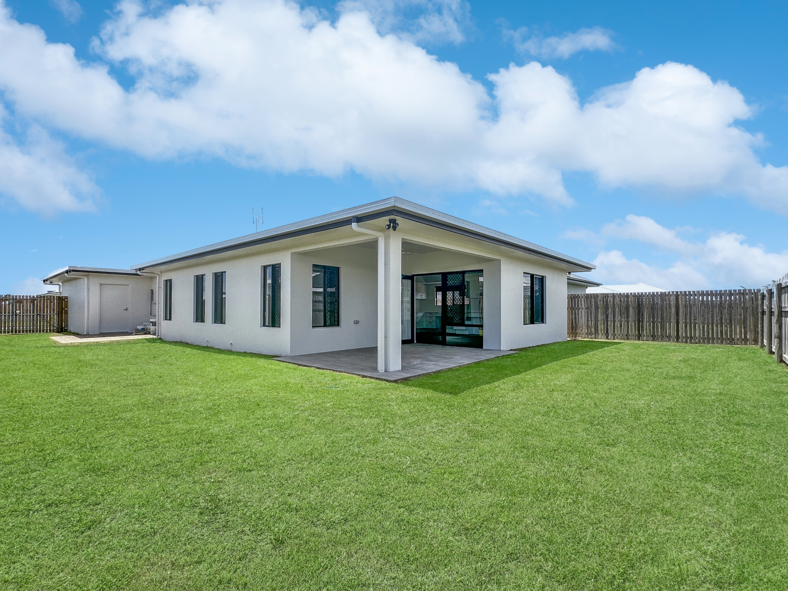 Mount Low, Townsville QLD - High Physical Support House — Home image 6