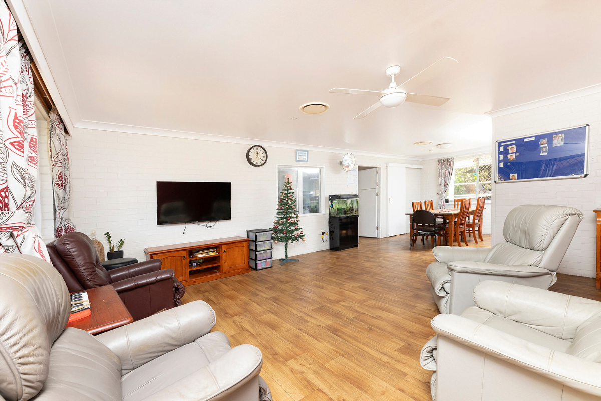 A well presented SIL home, close to all town amenities and the beach — Home image 3