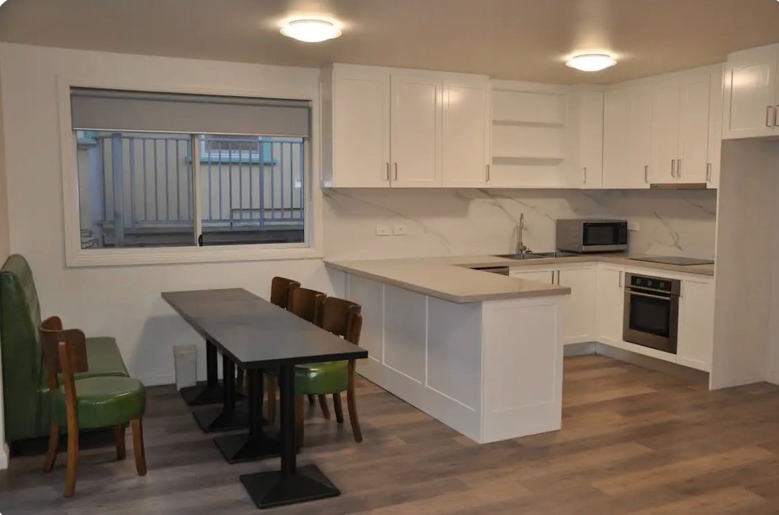 Modern 3-bedroom Katoomba townhouse (Nature view) — Home image 5