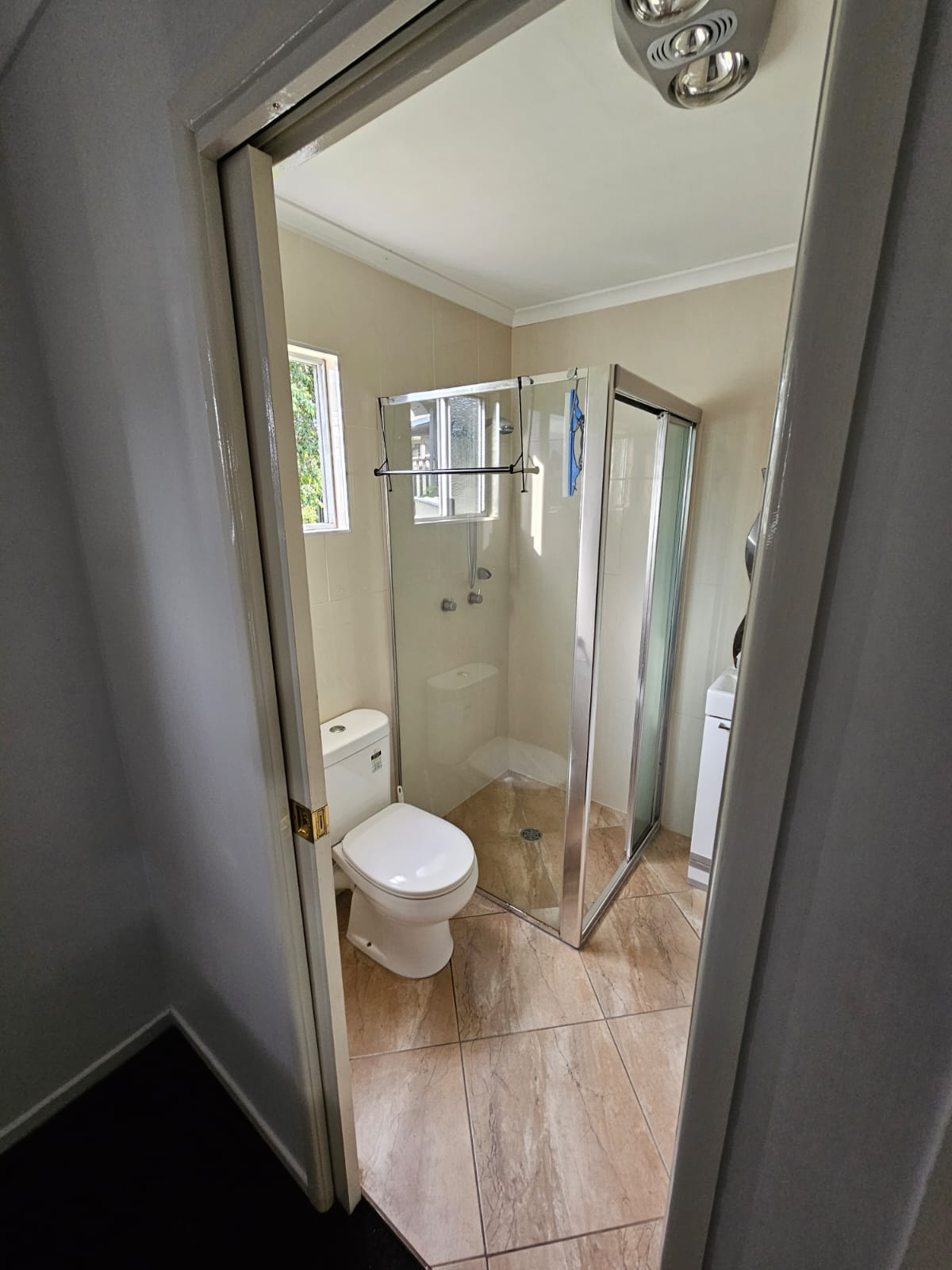 For Sole Occupancy- Fully furnished- Close to ameneties — Home image 3