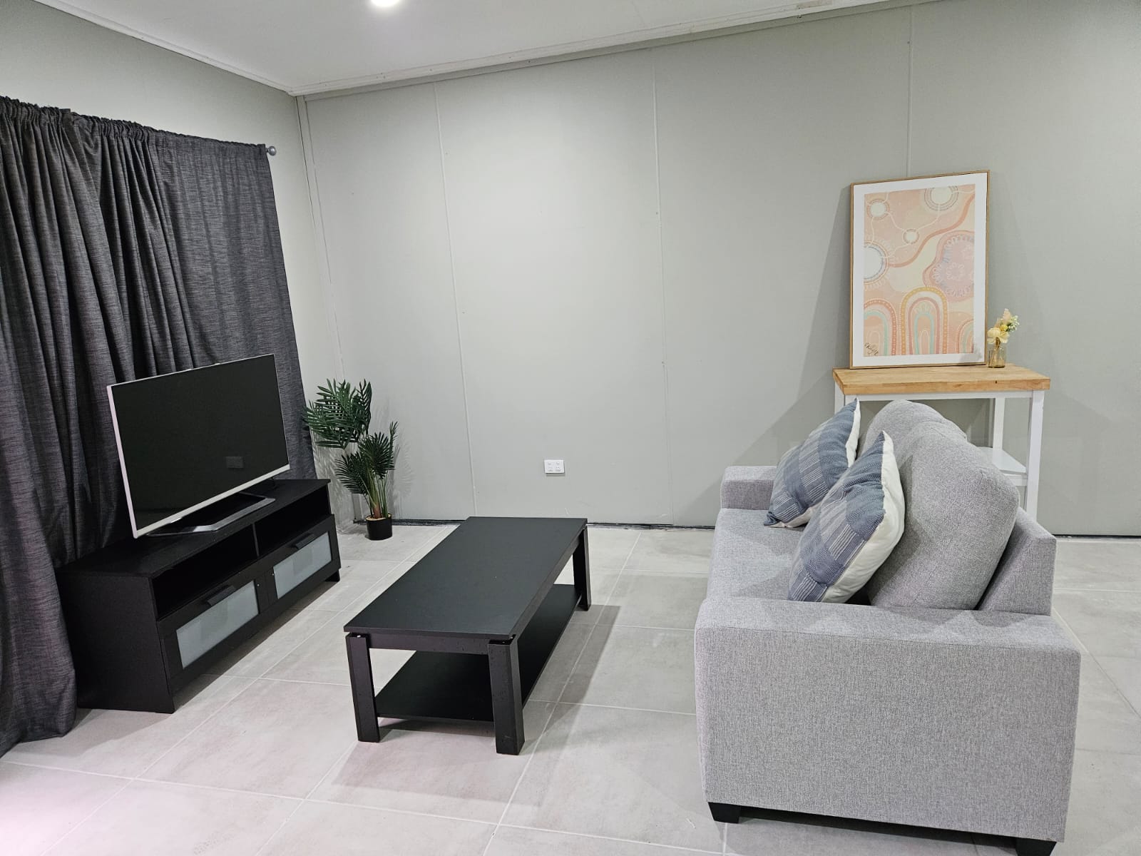 For Sole Occupancy- Fully furnished- Close to ameneties — Home image 4