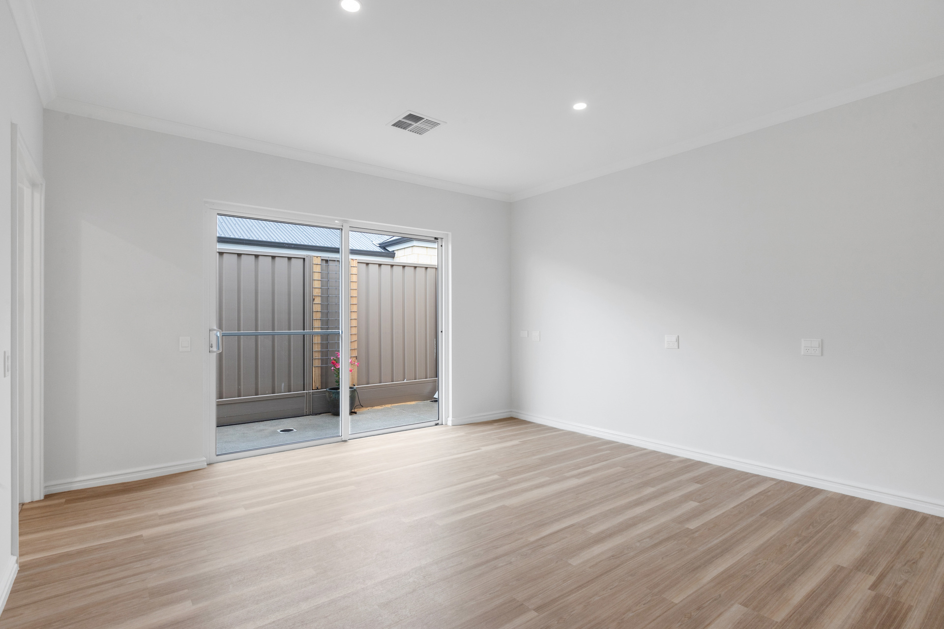 Discover Accessible Luxury: Karnup's Premier SDA Home — Home image 8
