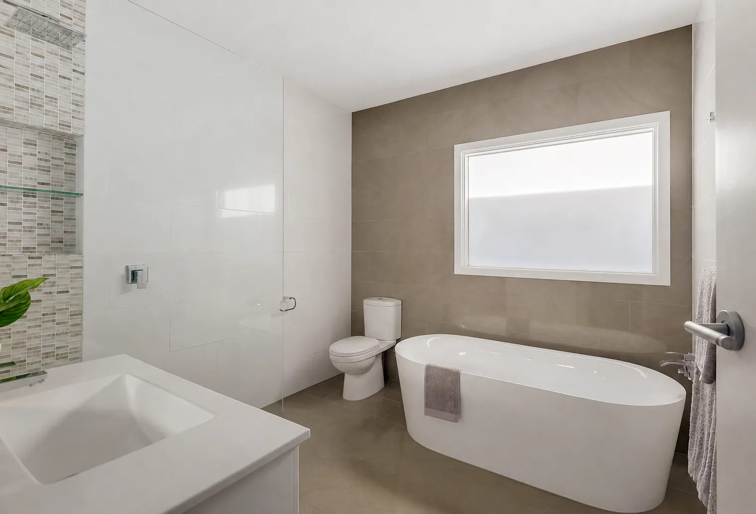 Spacious & Relaxed SIL in Moorabbin — Home image 6