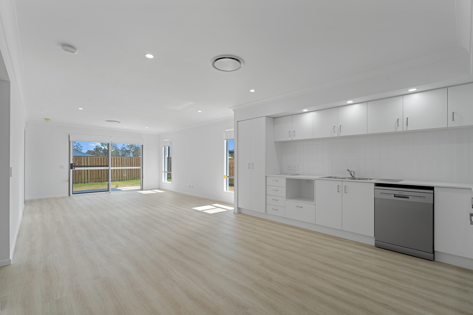 Fernvale, Ipswich Qld - IMPROVED LIVEABILITY HOUSE — Home image 2