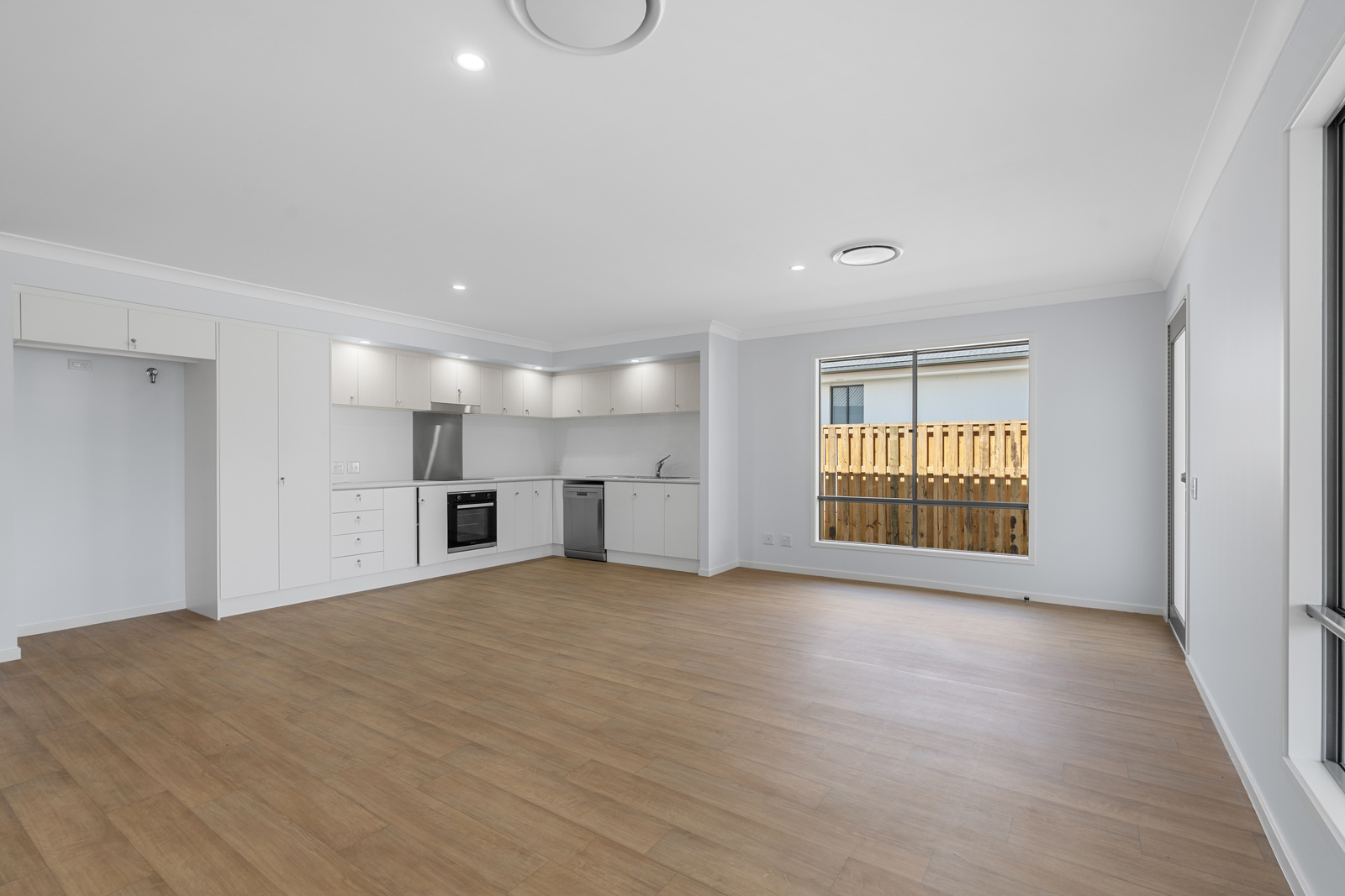 FERNVALE, IPSWICH QLD - IMPROVED LIVEABILITY HOUSE — Home image 3