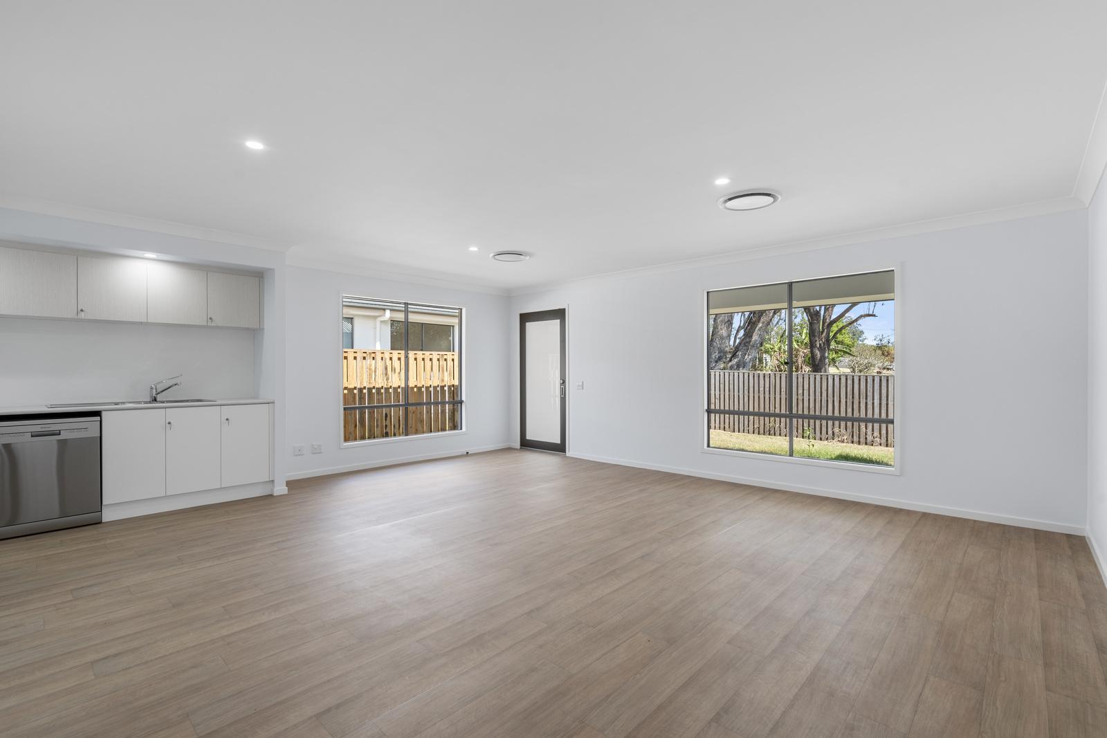 FERNVALE, IPSWICH QLD - IMPROVED LIVEABILITY HOUSE — Home image 4