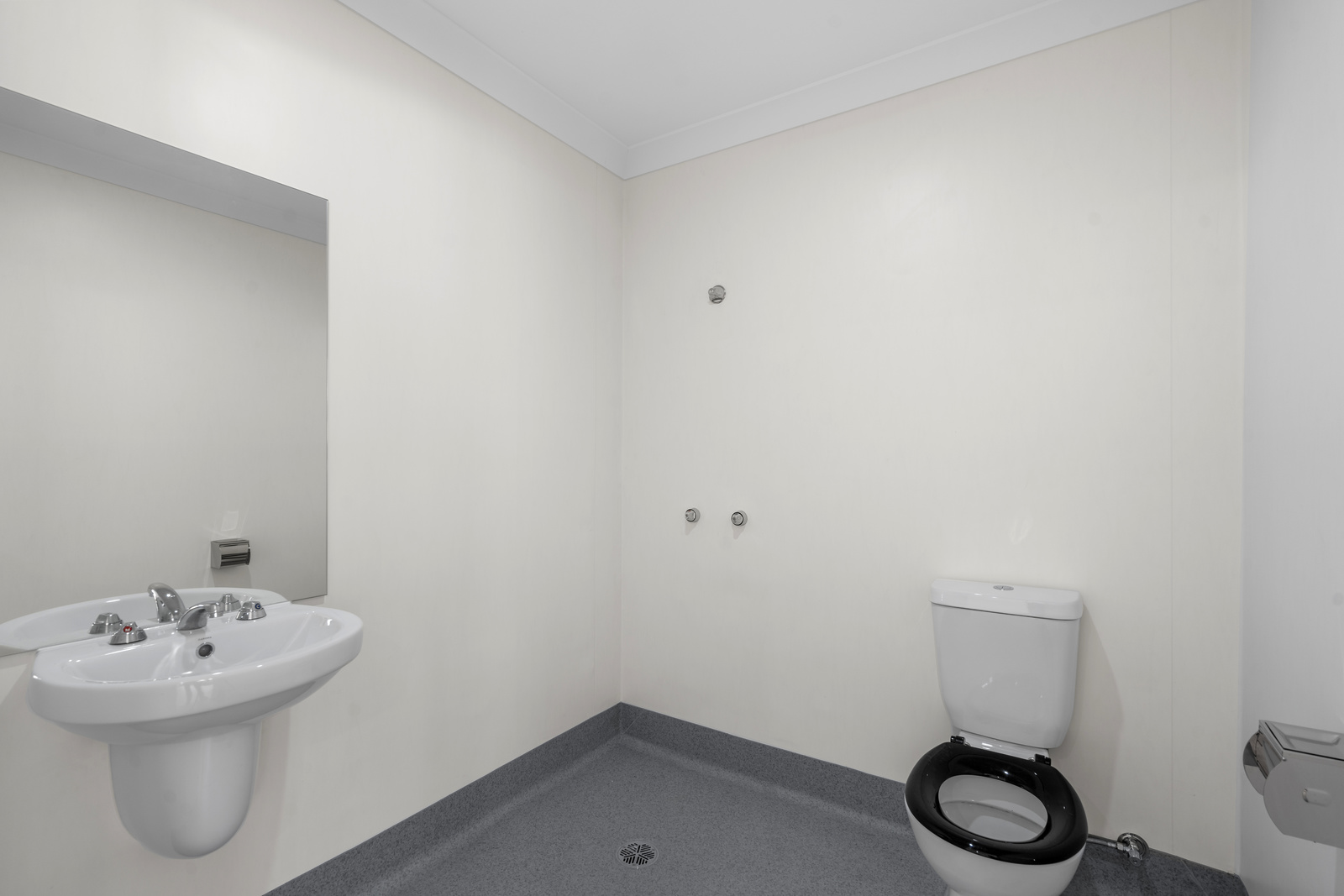 FERNVALE, IPSWICH QLD - IMPROVED LIVEABILITY HOUSE — Home image 10