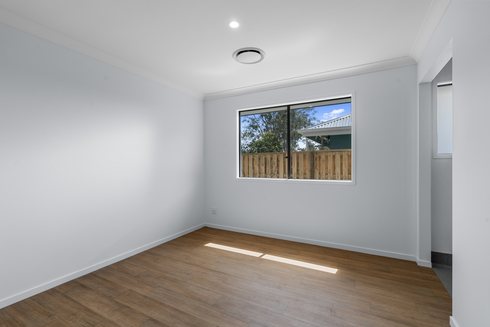 FERNVALE, IPSWICH QLD - IMPROVED LIVEABILITY HOUSE — Home image 11