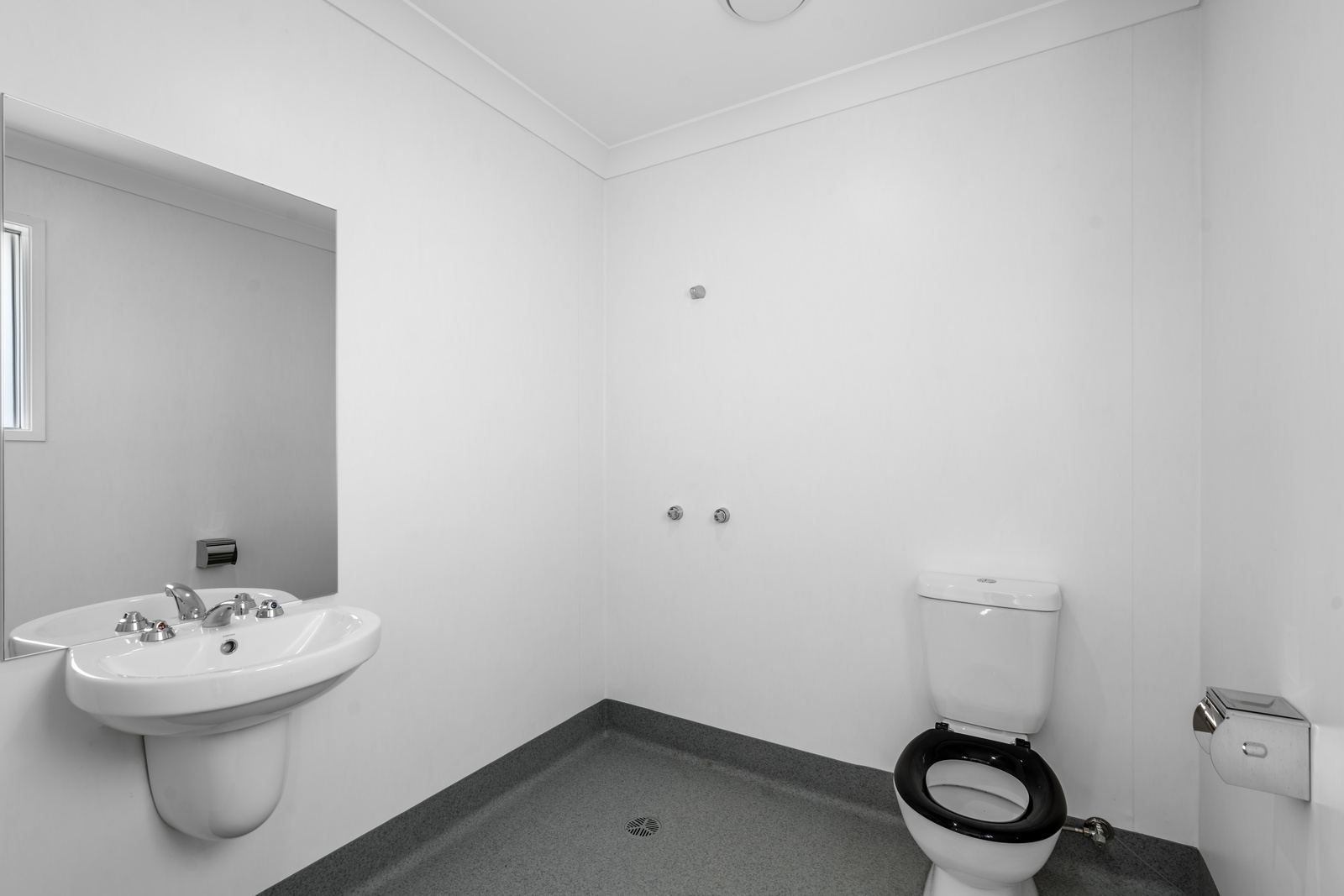 FERNVALE, IPSWICH QLD - IMPROVED LIVEABILITY HOUSE — Home image 12
