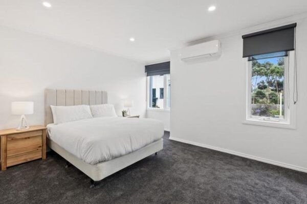 Glorious 2-Bed Victorian Home by Parks & Transport — Home image 2