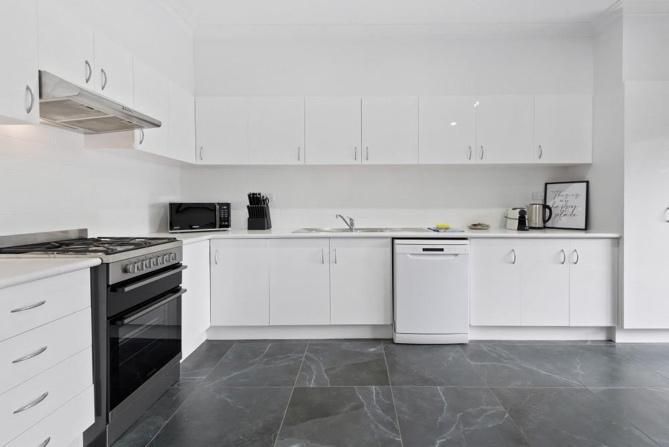 Glorious 2-Bed Victorian Home by Parks & Transport — Home image 3